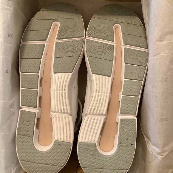 ON Cloud Roger’s Advantage 2 Women Sneakers - Picture 3 of 7